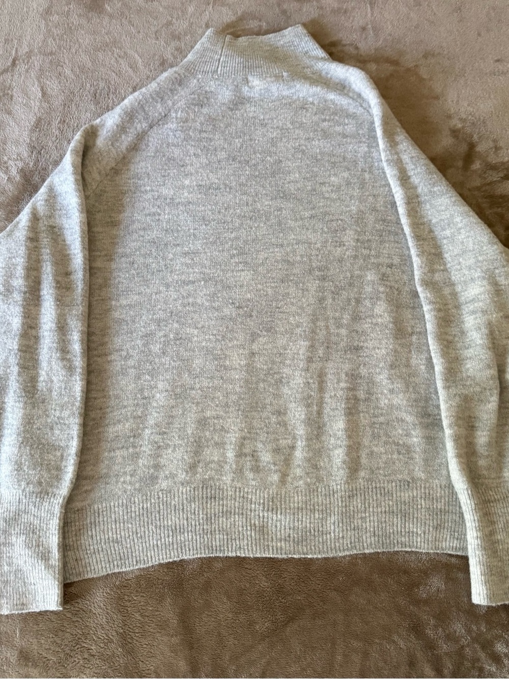 H&M Women’s Light Gray Turtleneck Sweater - Picture 3 of 3